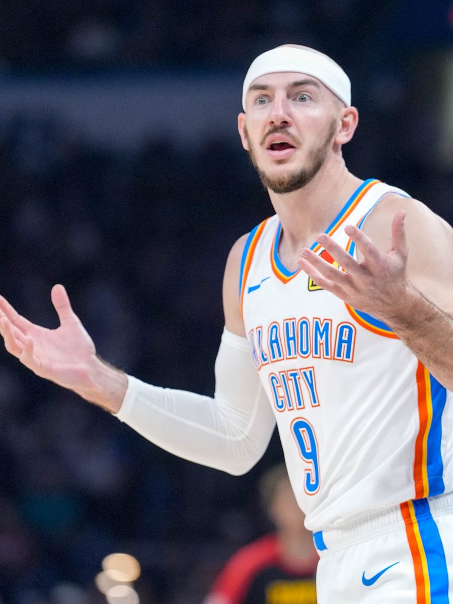 joelvenile's tweet photo. “stabs an opposing player with a knife”

Alex Caruso : https://t.co/XAdHPwHKDy