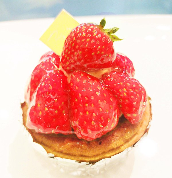 EKIMARU_ALAMODE's tweet image. #エキマルア・ラ・モード　#兵庫店
🎊本日開店🎊
6/25(水)-7/8(火)
『pâtisserie novel ile』パティスリー ヌーベル イル

カスタード＆ホイップクリームの「#イチゴタルト」、丸ごとリンゴの「#アップルパイピスタチオ」、優しい甘さの「#スイートポテトプリン」等、多彩なスイーツをご用意
#洋菓子