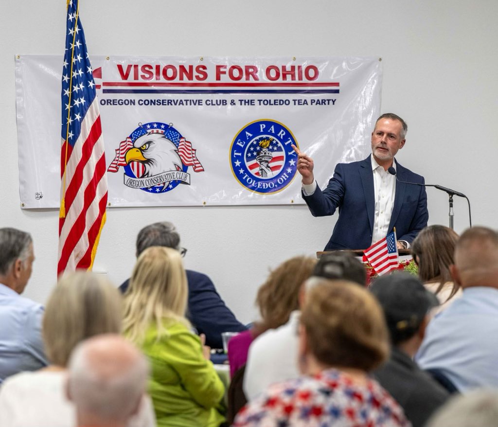 RobertCSprague's tweet image. While Republicans have enjoyed tremendous success in recent years, we must continue to deliver conservative policy results for the people of Ohio. The Oregon Conservative Club’s annual “Visions for Ohio” dinner last night was an incredible forum to share our GOP vision for a…