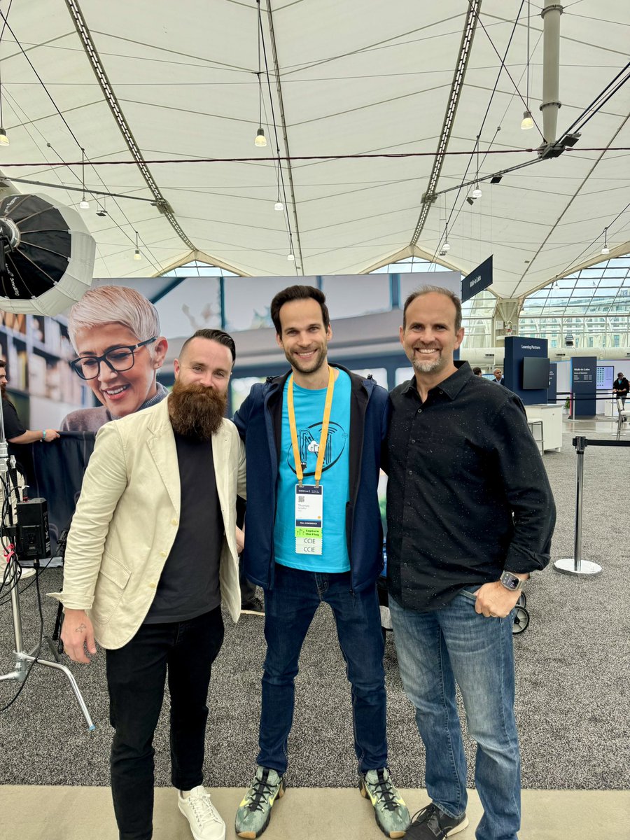 Today, I got to meet two very important personalities who helped me discover and grow my enthusiasm for networking and Cisco.
Thank you <a href="/CioaraJeremy/">Jeremy Cioara</a> and <a href="/NetworkChuck/">NetworkChuck</a> — it was great meeting you! 🙌🏼
And I got free coffee 😋