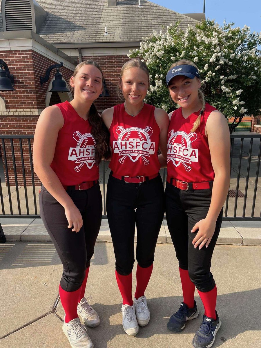 I had so much fun today at the AHSFCA combine camp! I’m so glad I got to spend the day with my favorite people and coaches! <a href="/ar_prime_sb/">ARPrimeSB</a> <a href="/CoachWyattECU/">Autumn Wyatt</a> <a href="/scottgongola/">Scott Gongola</a>