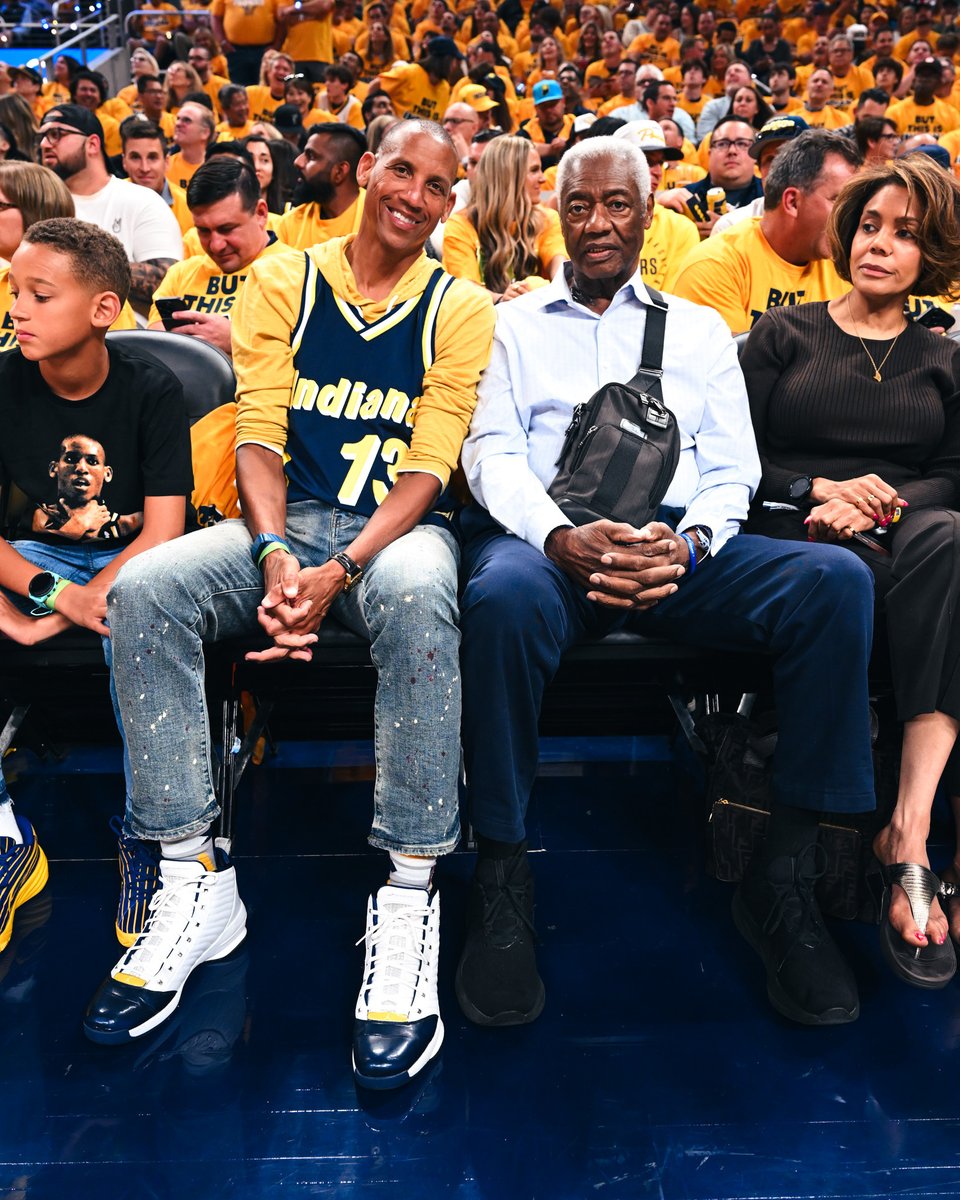 Reggie Miller and Oscar Robertson are sitting courtside together for Game 3 🙌