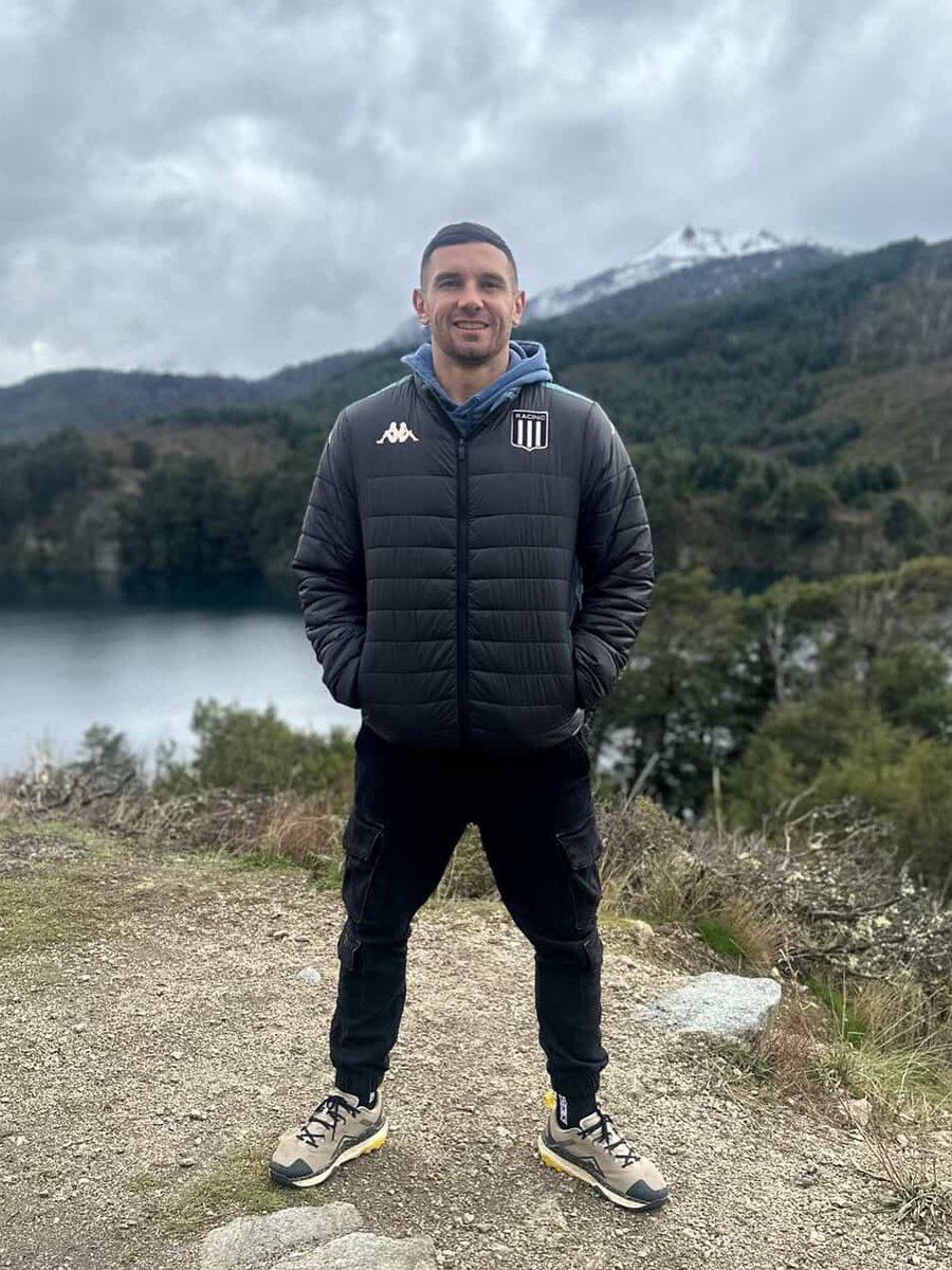SC_ESPN's tweet photo. ¡EL EFECTO COSTAS! Durante sus vacaciones, los jugadores de Racing no dejan de lado los colores...

📷 @RacingClub https://t.co/hJlH34c2gv