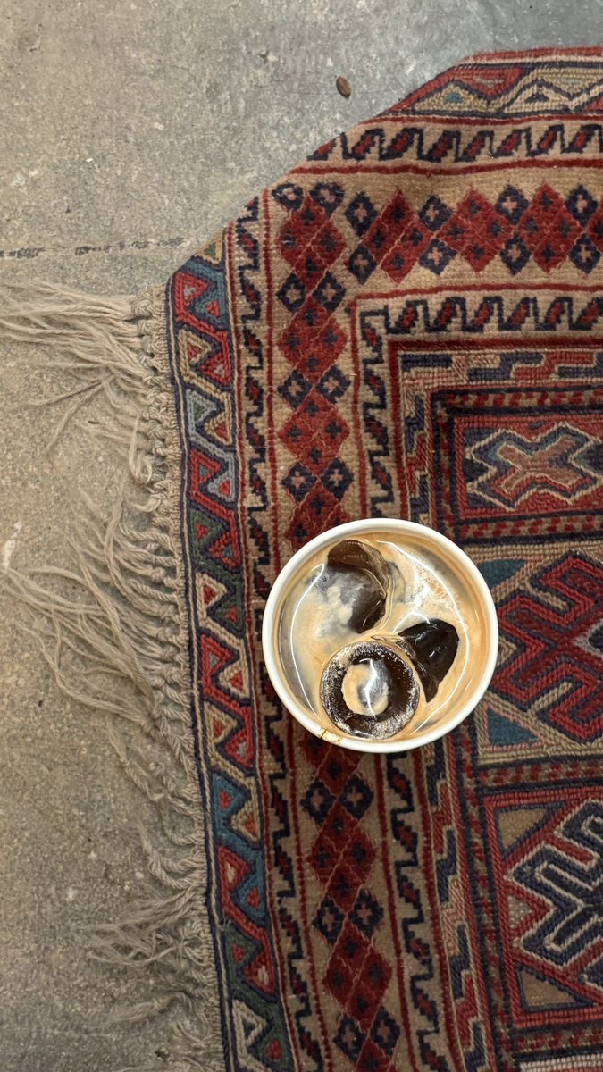 شلون بجزع معك وأضيق وأرتاع ؟
وأنت العوض عن كل خوفٍ عثى بي