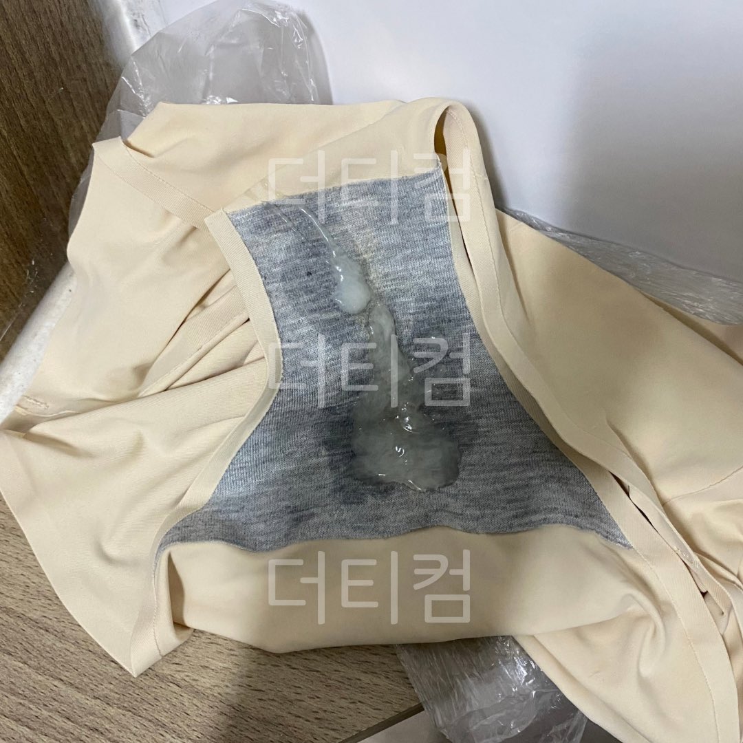 _D_play's tweet photo. 28살 여친 팬티를 가져온 네토 남친
#cumshot #속옷 #팬티 #근친 #네토 #신발 #구두 #양말 #스타킹 #패티시 #속옷딸 #팬티딸 https://t.co/CClaD1C6kE