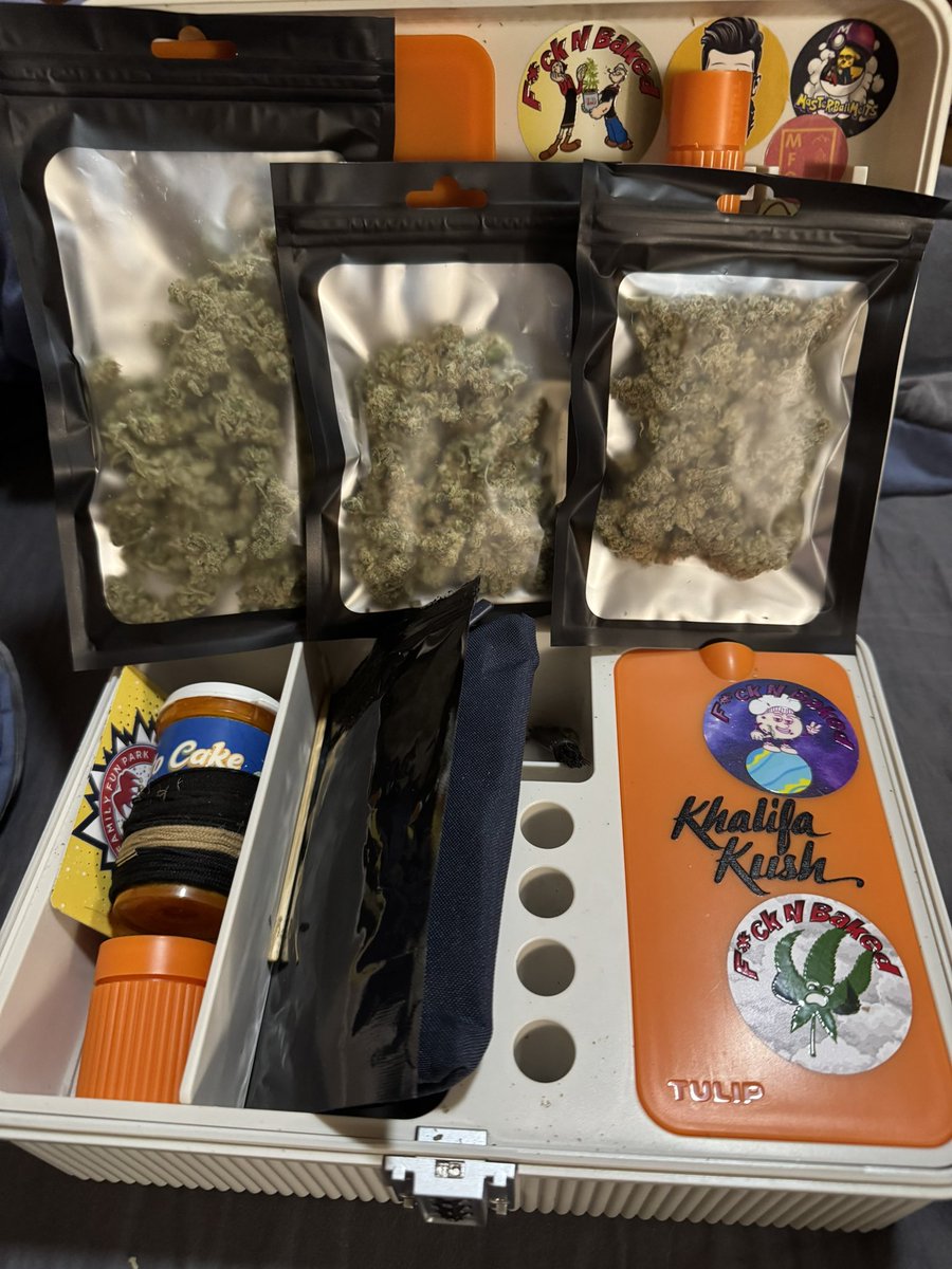 TD of some <a href="/RainingRosin/">Raining Rosin</a> flavors from the amazing <a href="/SamSmokesALot16/">SamSmokesALot👽</a> 
Gunna roll up a fatty of some Perm Pineapple rn