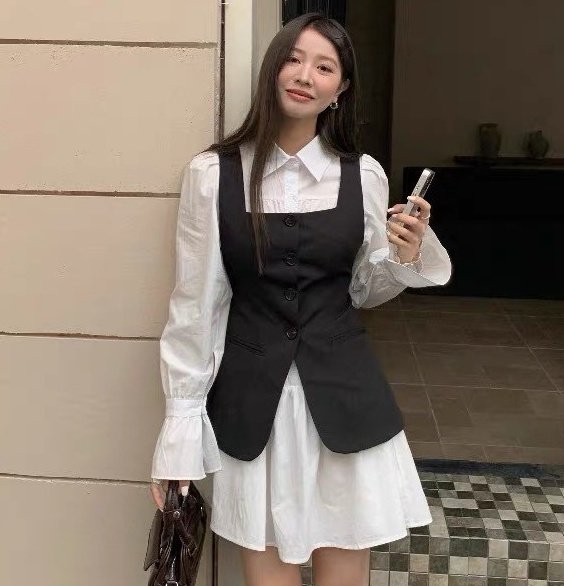 Outfit hitam putih yang saat dipakai kelihatan elegan dan tambah preety
