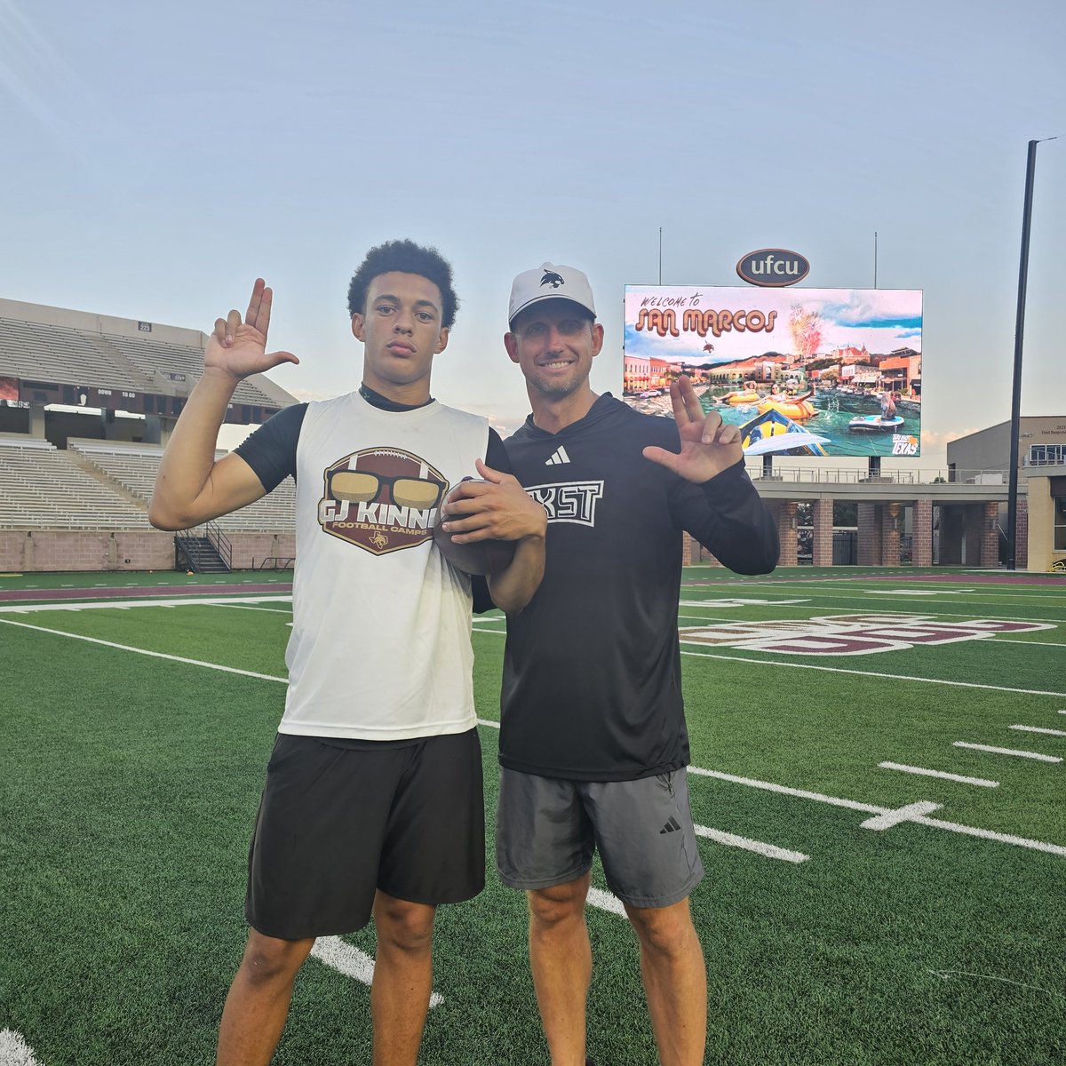 ElijahPinnick's tweet image. AGTG! Blessed for the opportunity to compete @TXSTATEFOOTBALL
@TrustMyEyesO @LDKep 🤝
@CarlosLynn @CoachC_Osunde @CoachHill17 @Marchen44 @JButler_210 @CoachFishII @PrepRedzoneTX @TheTop5s_ @PrepRedzoneTX