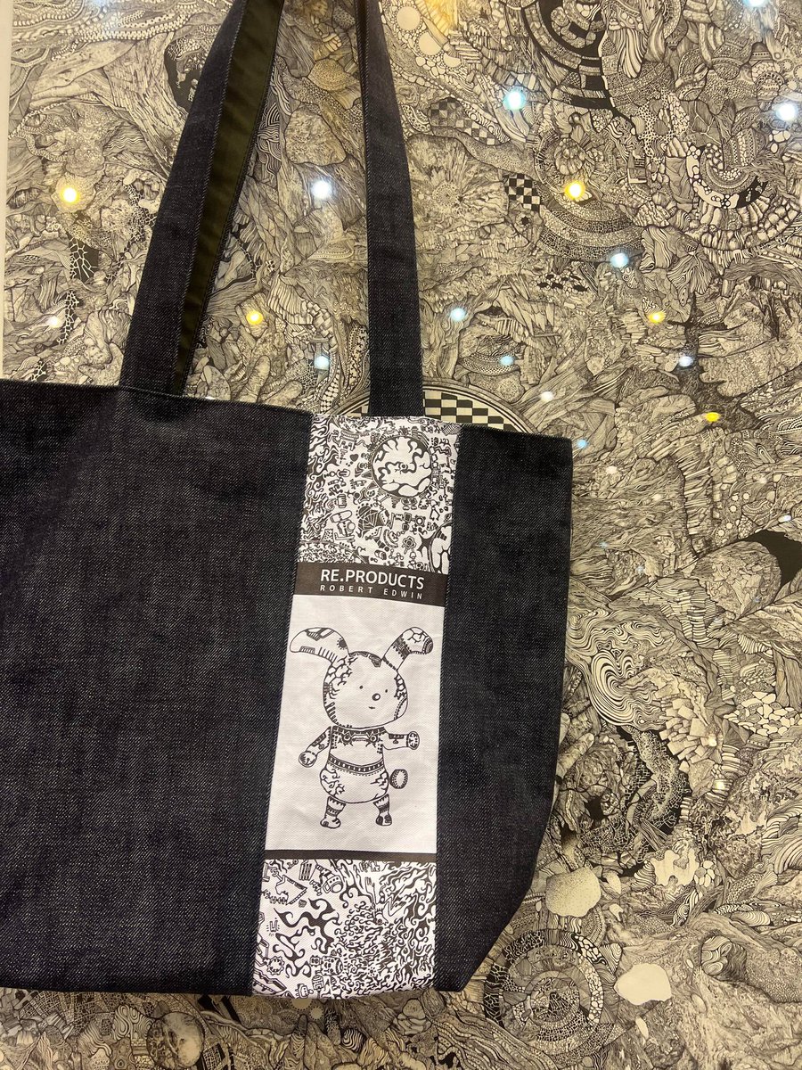 Robertedwin14's tweet image. 🖋ボールペン1本で、
線を重ねて、世界を描く。
気が遠くなるほど細かい細密画と、
そこから生まれたちょっと変な手作りグッズたち。

6/14(金)・15(土)
群馬クラフトマーケット＠Gメッセ群馬
ブースC61にて出展します！
見るだけでも、おすすめです🌀
#群馬クラフトマーケット #細密画