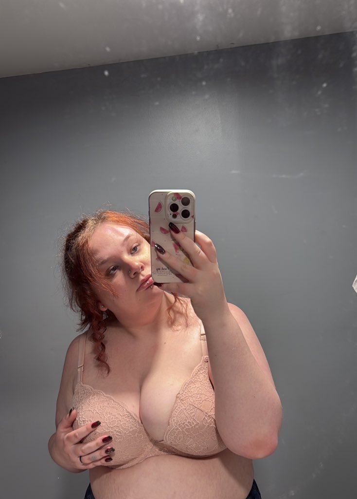 BBWChey's tweet photo. buy me vbucks and a nachos bell grande 

spit findom finsub paypig cashcow bbw tits ass cleavage blackmail worship fetish selling content cuck raceplay sissy exposed humanatm cbt feet soles toes chastity caged socks human toilet https://t.co/ORr1dt8eSL