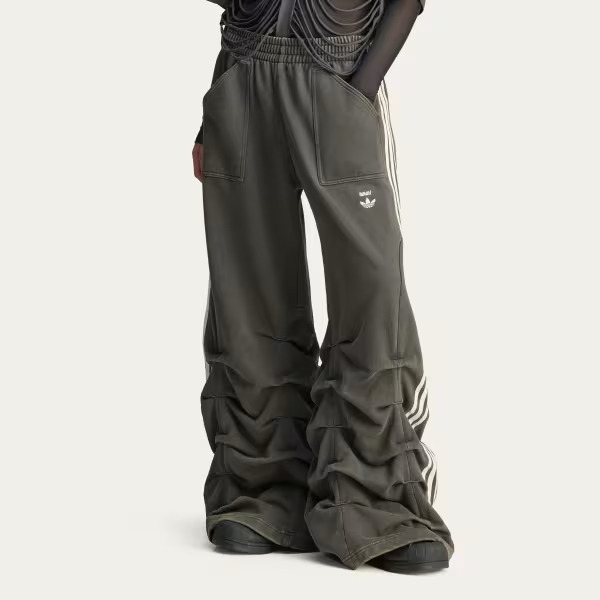 FearOfGod2013's tweet photo. 最近のアイテム。ACRONYM、J68W-BQとP30AL-Eをセールで。adidasのAVAVAVコラボのトラックパンツ。どれもめちゃくちゃ着てます。 https://t.co/a27xjPq7dW