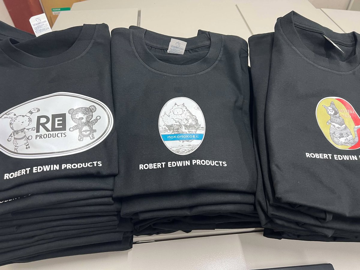 Robertedwin14's tweet image. 🖋ボールペン1本で、
線を重ねて、世界を描く。
気が遠くなるほど細かい細密画と、
そこから生まれたちょっと変な手作りグッズたち。

6/14(金)・15(土)
群馬クラフトマーケット＠Gメッセ群馬
ブースC61にて出展します！
見るだけでも、おすすめです🌀
#群馬クラフトマーケット #細密画