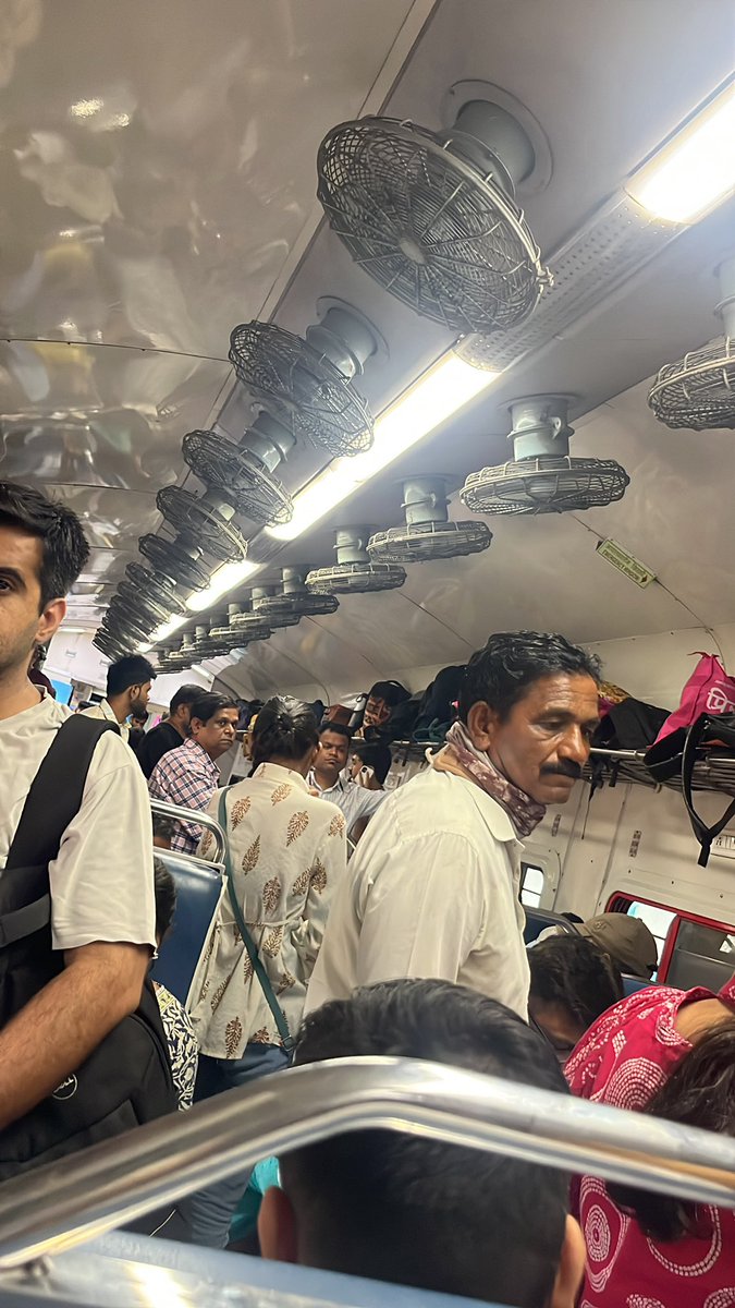 hushar_7's tweet photo. @RailMinIndia @RPF_INDIA PNR:8133997977, No checking in the D7 section of indrayani express travelling from CSMT to PUNE leading to increase in number of unreserved passengers in the train.This has been seen week over and again.Please try to look through these https://t.co/VtuWiPuv24