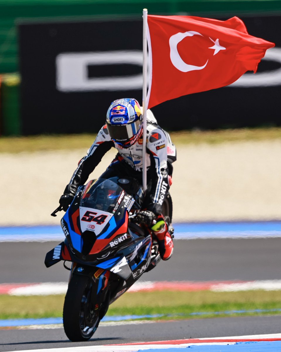 Keputusan yang tepat bagi Toprak pindah ke MotoGP 2026.
Musim pertama dia belajar memahami tombol &amp; karakter motor.
2027 dia siap bertarung &amp; paham karakter ban Pirelli.
#MotoGP