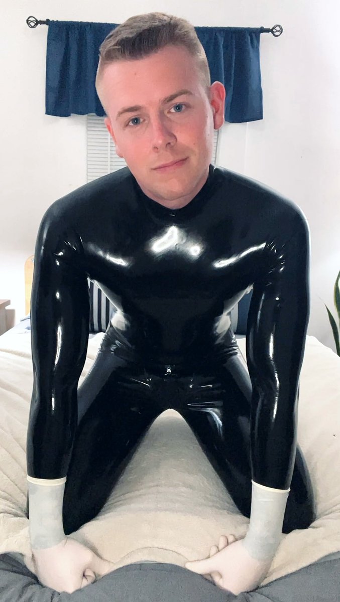 Missed seeing me in my rubber? 😏 #latex #rubber #catsuit #bdsm #bondage #gay #latexfetish
