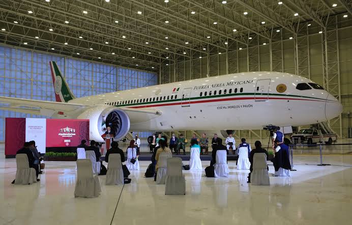cronicabanqueta's tweet photo. MÉXICO NO TIENE MEMORIA... La rifa de un avión.
Lo que pasaría con el dinero:
El dinero se invertirá en la construcción de dos hospitales del IMSS Bienestar con 80 camas cada uno, que serán inaugurados antes de terminar el Gobierno de la 4ta. Transformación. Estarán ubicados en Tlapa, Guerrero y Tuxtepec, Oaxaca.
Lo que realmente pasó:
La Rifa del Avión Presidencial fue un fraude al erario público de mil 823 millones de pesos, y a la fecha ninguna institución del Gobierno federal se hace responsable de la existencia y destino final del recurso.
#CronicasDeBanqueta
#arturotrejo