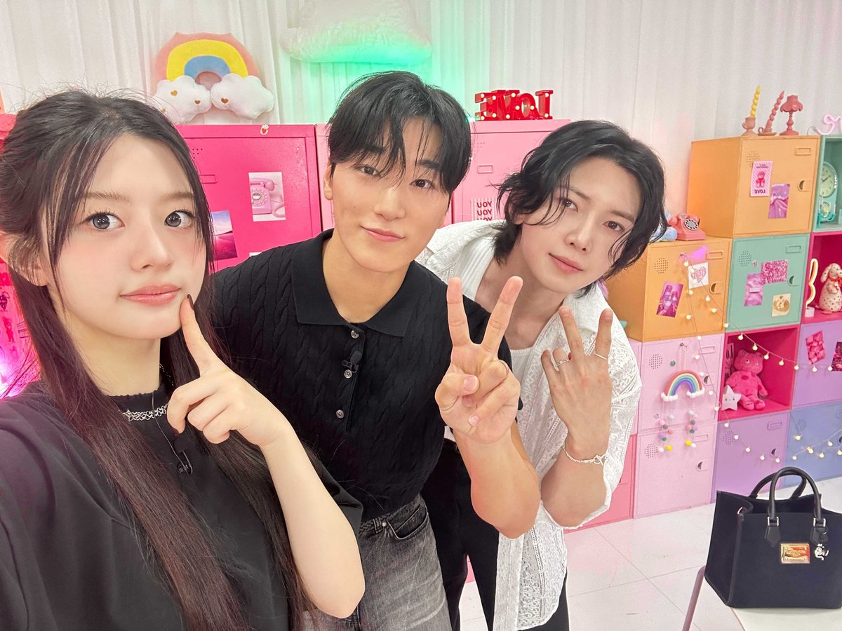 minju_cabinet's tweet photo. 🍋민주의 핑크 캐비닛 스물다섯 번째 손님🍋
#ATEEZ #산 #여상 

#에이티즈 의 리얼한 모습이 궁금하다면?
오늘 오후 7시 많.시.부 🤍

@ILLIT_official
@ATEEZofficial

#민주의핑크캐비닛 #Studiok #민주 
#에이티즈 #SAN #YEOSANG https://t.co/ZyZXSwWes0