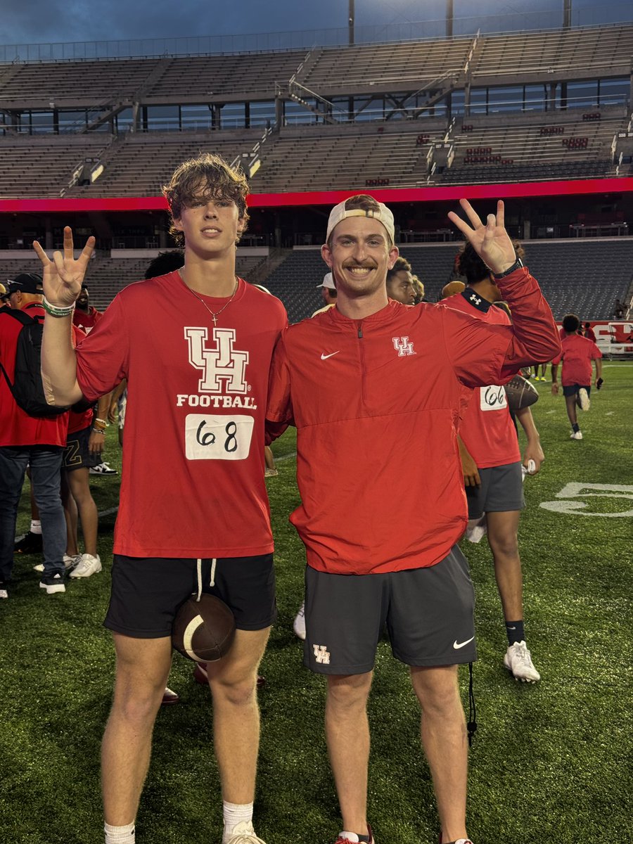 parker_num8's tweet image. Had a great time today at @UHCougarFB!
I loved the atmosphere and amazing facilities, and really appreciated coach Bell and coach Carson’s hospitality.
@CoachRCHemric @CoachSherms @CoachWEFritz @j_wayne3 @coach_rb3 @CoachHenryStone @Bell_Brian_ @Coach_Nagle @CoachShawnBell…