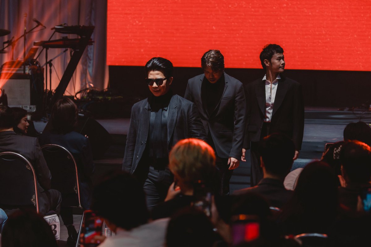 SlotMachineRock's tweet photo. Come back to go further.
“เกย์ไทยเท่ ไม่แพ้ชาติใดในโลก“

#ShineTheSeries #ShinePresscon #SlotMachineRock #BeOnCloud #TeroMusic https://t.co/hdwvNmDYsb