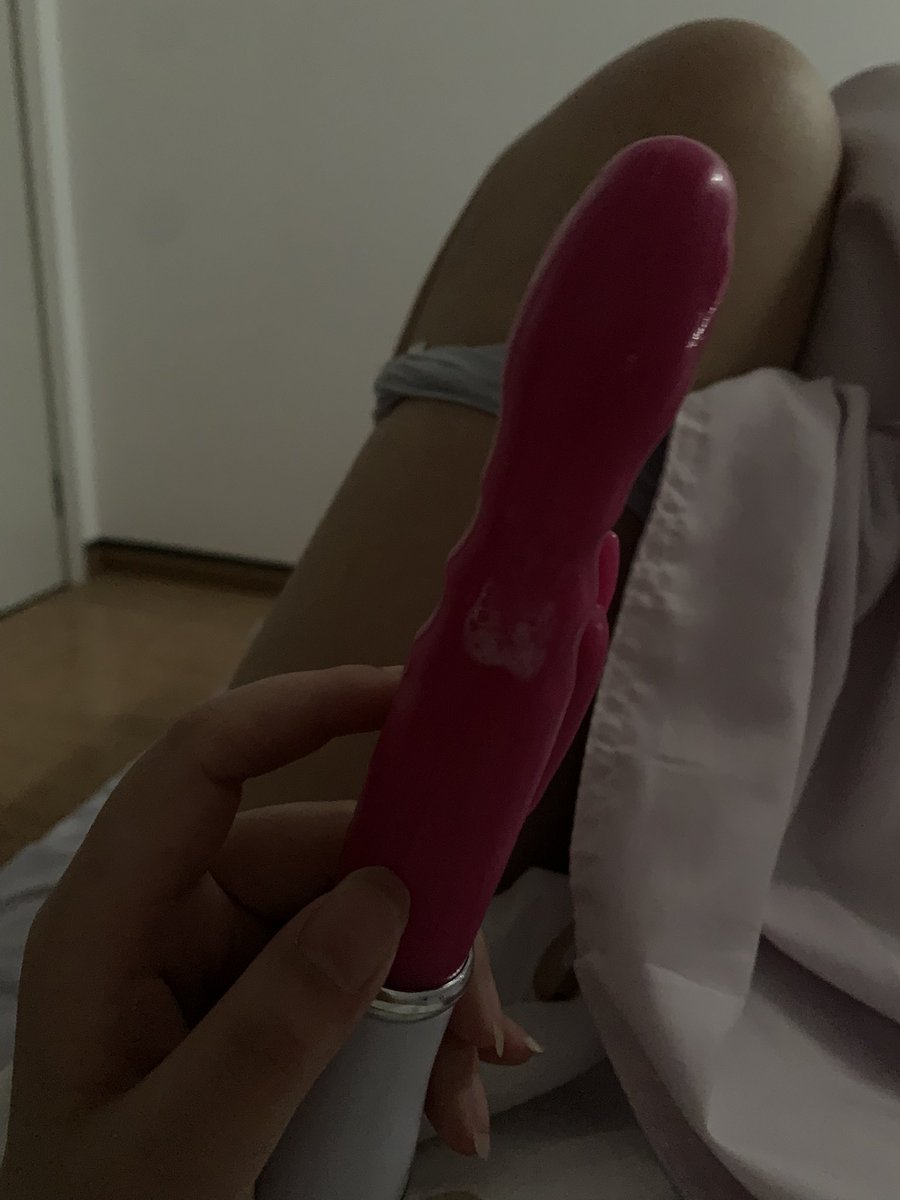 icuuii's tweet photo. 像你妈一滩口水 住朋友家美团随便买的一个玩具 太鸡儿细了 只有阴蒂高潮 避雷了 开始电池装反了去问商家 怕一会爆炸逼给我炸没了 我也是很惜命了哈哈哈 https://t.co/As3qsHjE7k