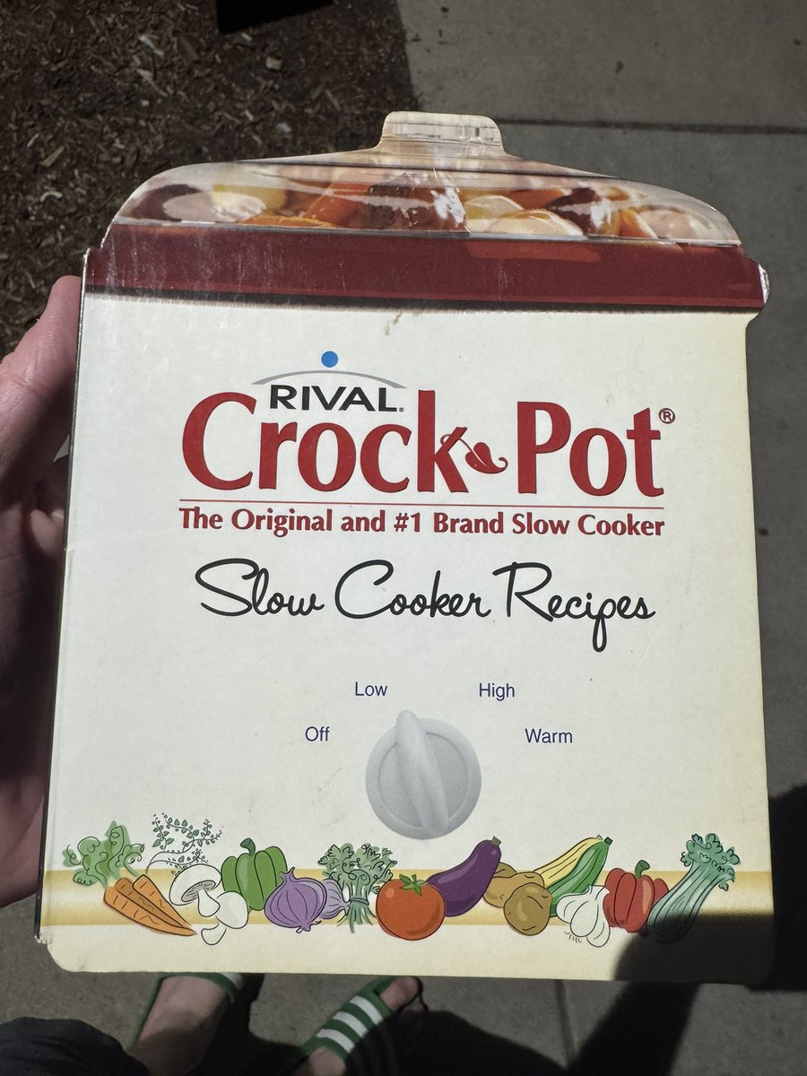 ColbyMBets's tweet photo. It’s perfect!! Now I just need a Crock Pot #MidwestGuy
Cc: @StephieSmallls https://t.co/10kdp3wRKM