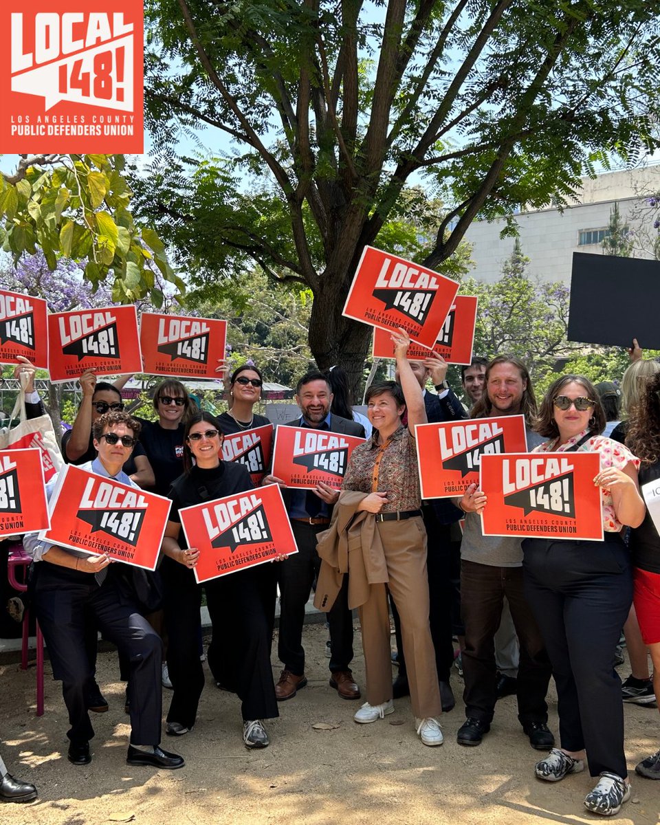 LApubdefunion's tweet image. We were proud to rally in support of @SEIU CA President David Huerta, who was unjustly attacked & arrested while advocating for immigrants' rights. We will always support the right to protest, especially against heavily militarized forces. LA is a labor town! ICE out of LA! ✊✊