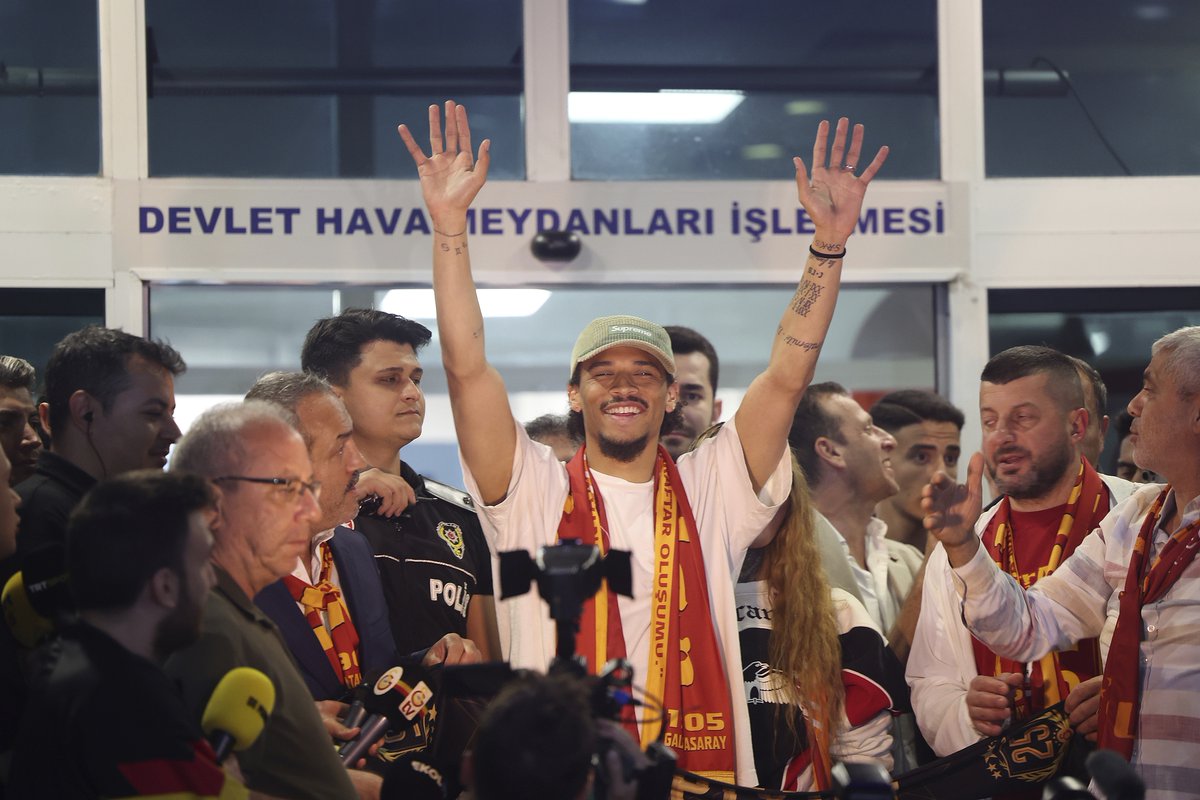 CGTNSportsScene's tweet photo. 🇹🇷 #Galatasaray threw down gauntlet by signing #LeroySane from #BayernMunich, yes, that German winger, with contract until 2028 and €15M net a year. 

📊Sane’s Bayern resume: 220 games, 61 goals, 55 assists. A true star.
 
😊The guy’s arrived in #Istanbul to a hero’s welcome. https://t.co/IlFZk4ALq0