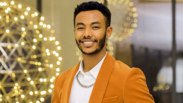 በእጮኛው ቀነኒ አዱኛ ሞት ተጠርጥሮ በእስር ላይ የነበረው ሙዚቀኛ አንዱአለም ጎሳ ላይ ዐቃቤ ሕግ ክስ ባለመመሥረቱ በዋስ መለቀቁን ጠበቃው ሊበን አብዲ ለቢቢሲ ተናገሩ።

#Ethiopia #AndualemGossa #KeneniAdugna