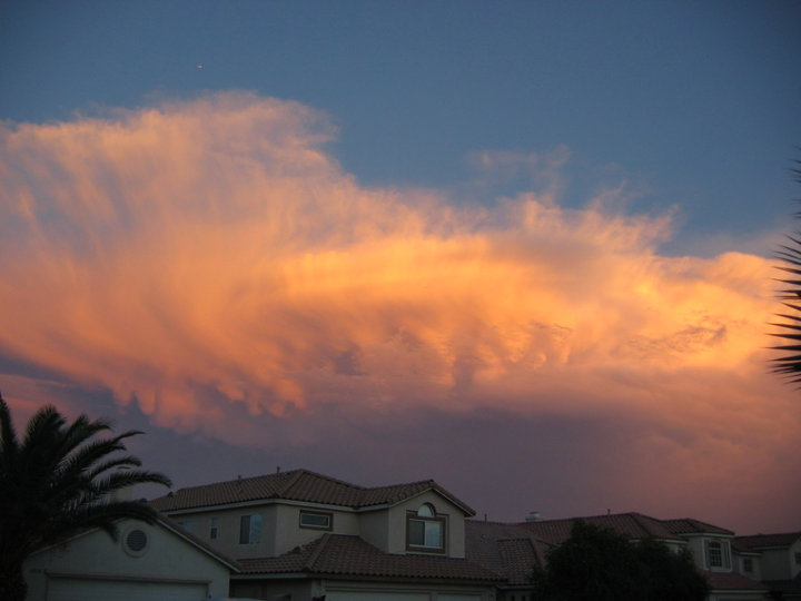 VMGIN's tweet photo. @maniaUFO Looks like the same object in this picture I took about 20 years ago facing north from Las Vegas. https://t.co/aS2zzPlUrV