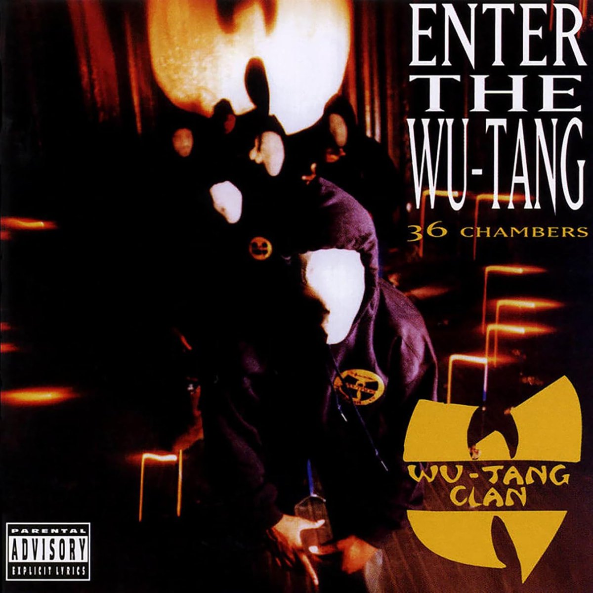 necogata01's tweet photo. 『Enter The Wu-tang (36 Chambers)』のジャケット撮影秘話

Wu-Tang Clanの記念すべき1stアルバムのジャケットはマスクを被った数人のメンバー達が蠢いているのが印象的な写真です。
しかし、実は撮影時にMethod Man、U-God、Masta Killaの3人は不在だったと、写真を撮影したダニー・���イスティングスは語っています。

このストッキングマスクは元々Wu-tangがライブ時に着用していたもので、カンフーや忍者が好きだったRZAが「差し迫った恐怖」を演出するために発案したアイディアでした。

撮影当日、メンバーが全員揃わなかったことで、RZAは「全員揃わないと撮影できない」と言いましたが、ダニー・ヘイスティングはこれを却下。レーベル側の予算の問題で当日の撮影は絶対条件でした。

そこで、以前ライブでWu-Tangがマスクを被っている場面を見ていたダニー・ヘイスティングは、メンバー不在の事実を隠すためその場にいるメンバーにマスクを着用させることを提案します。

自己紹介代わりのファーストアルバムでメンバーの顔を隠すなんて通常あり得ないわけですが、Wu-Tang側もこの突飛なアイデアを承諾。
結果的に後世に残る伝説的なジャケットが完成しました。

(参考文献：Contact High: A Visual History of Hip-Hop)