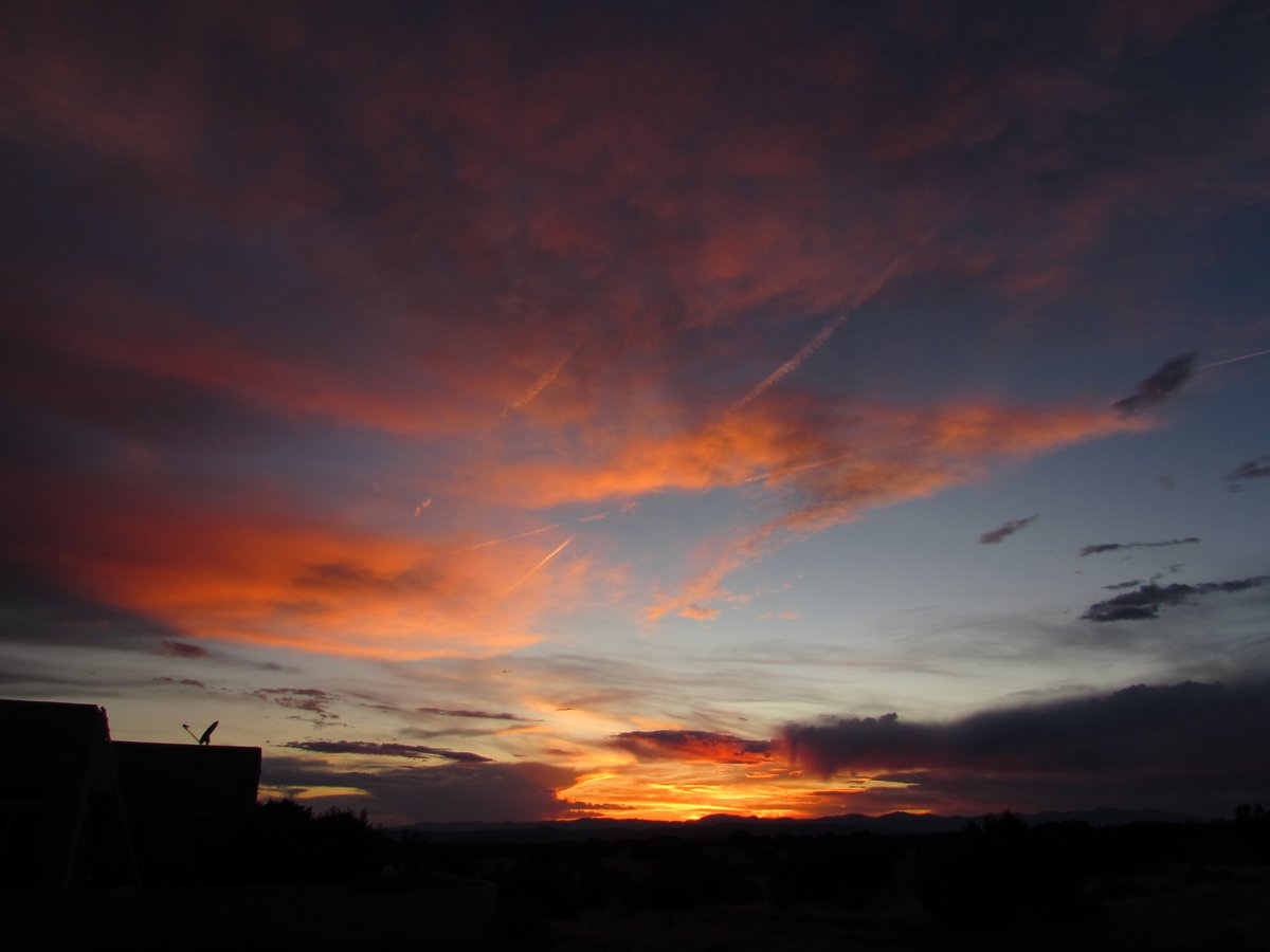 sfpl's tweet image. Good night, #SantaFeNM!