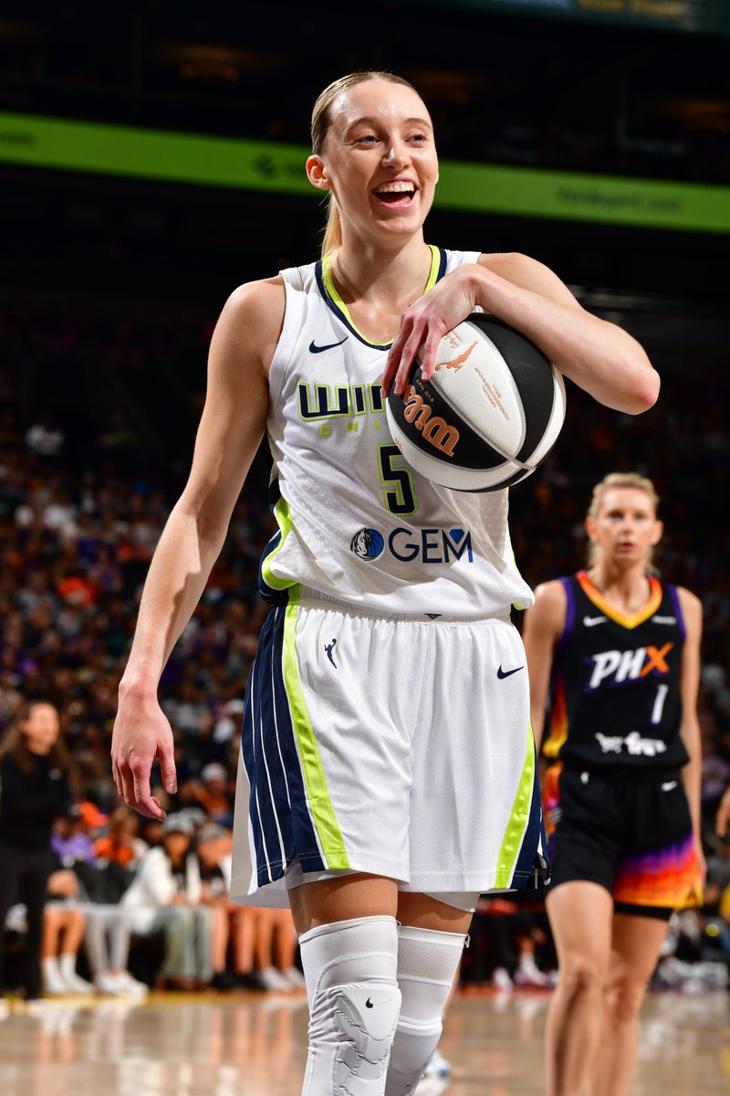 Paige Bueckers just set a new career-high in ONE HALF 🤯 

22 PTS (previous: 21)
8-10 FGM
5 REB
Perfect 3-3 3PM

Don't miss what's next on League Pass 🔥