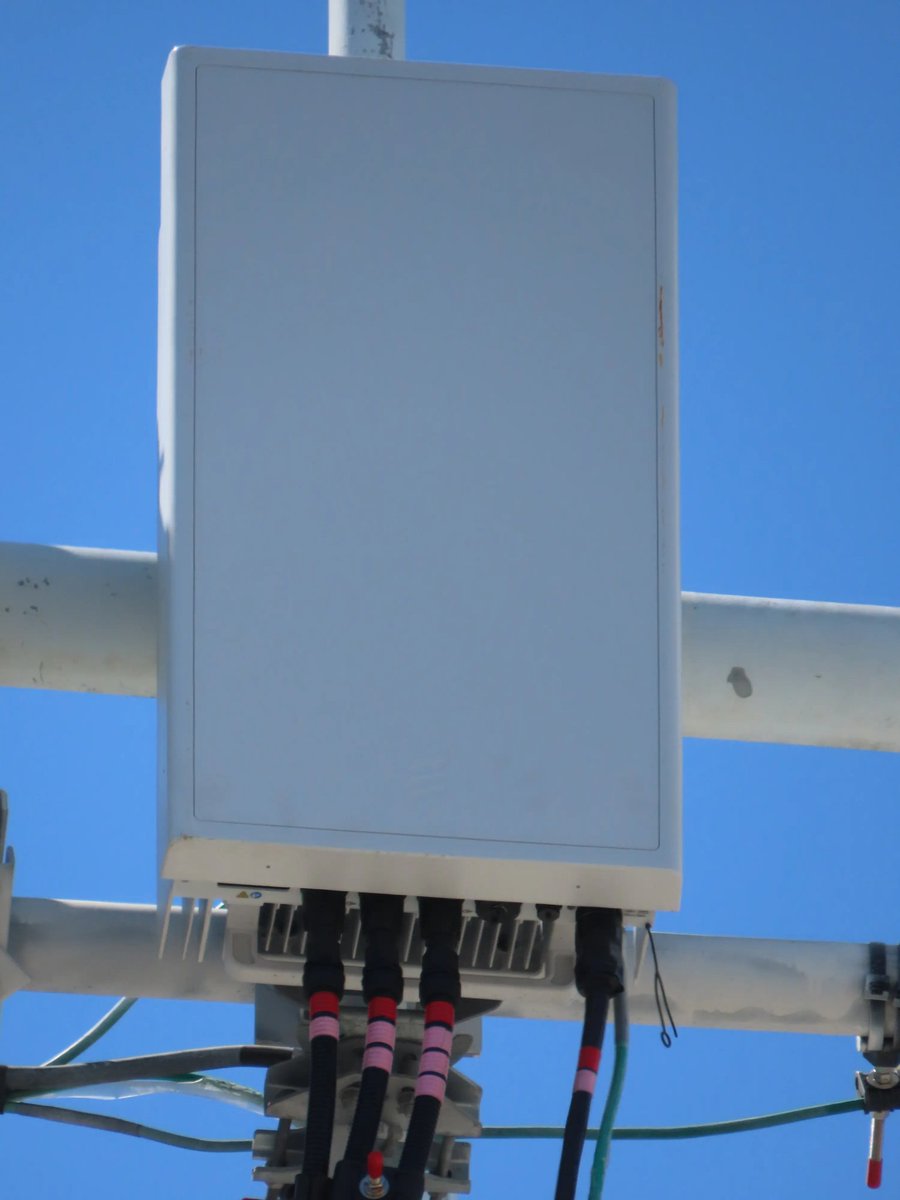 Stacked Verizon site

Left-to-right:
Disconnected Allgon 7125.16.05.00
Ericsson AIR 5121 for n261
Ericsson Micro Radio 4408 B48
2x Commscope/Andrew JAHH-65B-R3B
Ericsson AIR 3246 M-MIMO for B66
Ericsson AIR 6449 B77D Rev A for n77
Disconnected Allgon 7125.16.05.00