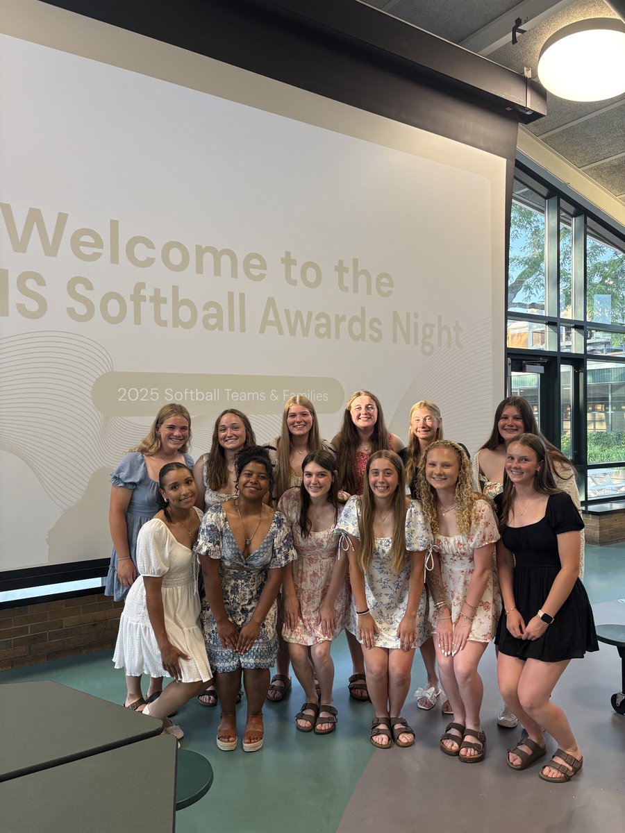 epchssb's tweet image. Celebrated our 2025 softball season tonight 💚
This year brought so much growth & success. We’re proud to know our program is full of great student-athletes. Thank you to both players & families for another memorable season!
#RideAsOne 🥎💚🐎