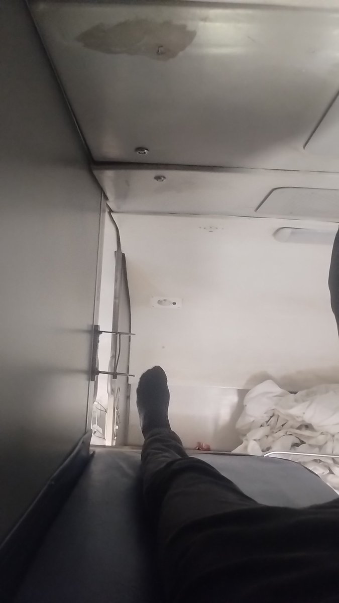 ankitsblasters's tweet image. Jis train mein baitha huun......usi ke lode lag jate hain!!!!!!😶