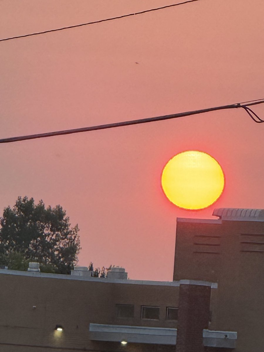 astro_eyes's tweet image. Sunset on 10 June