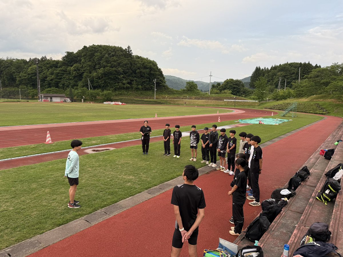 #宍戸結紀 (順天堂大4年)が教育実習で母校に戻ってきました✨

A-Jrも先輩からのアドバイスを受けて練習にも力が入った❗️
3週間の実習期間 練習会もよろしく👍