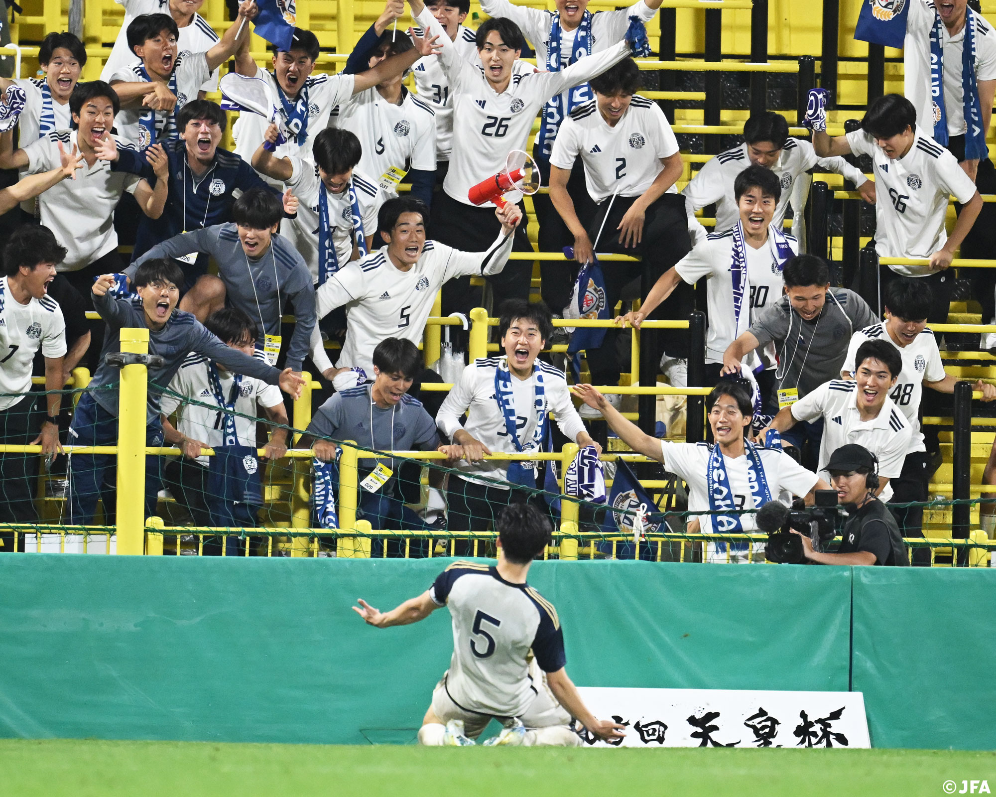 柏レイソル 第92回天皇杯全日本サッカー選手権大会 優勝Tシャツ　Lサイズ相当 柏レイソル 第92回天皇杯全日本サッカー選手権大会 優勝Tシャツ