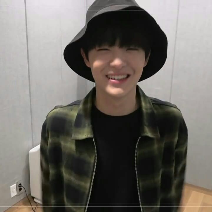 lijenxct's tweet photo. You stay a little while
And touch me with your smile
And what can I say to make you mine
To reach out for you in time https://t.co/qJ7UoEwtcV