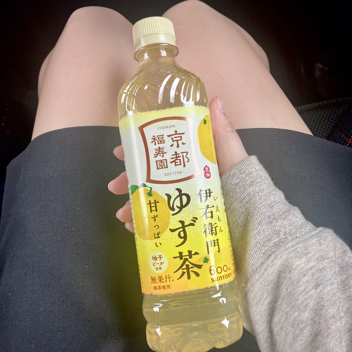 今日はゆず茶💛
めっっっちゃゆずのやつ✨

良い香り〜🥹💞
コレ好き🥰
癒される

#伊右衛門
#京都
#福寿園