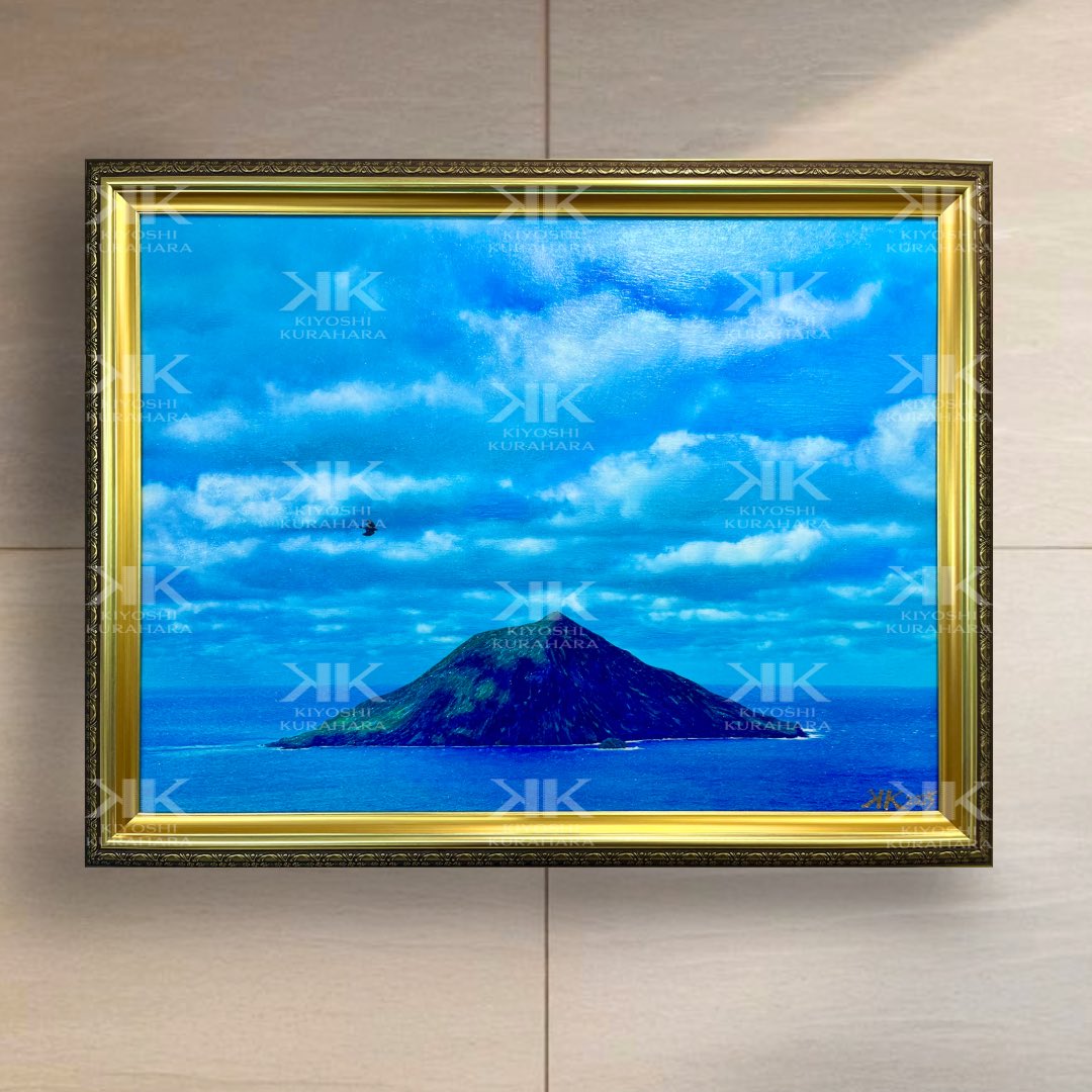 KURAHARA_2021's tweet photo. 🖼️ PHOTO ART『八丈小島』（2025）by藏𠩤潔司 H61×W78cm
ジクレー版画（キャンバス紙）
アクリル仕上
ゴールド額縁付
✍️静かな海に浮かぶ八丈小島に、一羽の小鳥。自然が織りなす奇跡の瞬間。

#アート購入 #インテリアアート #アートのある暮らし #現代アート #フォトアート #アートコレクター https://t.co/lkdelX1qQX