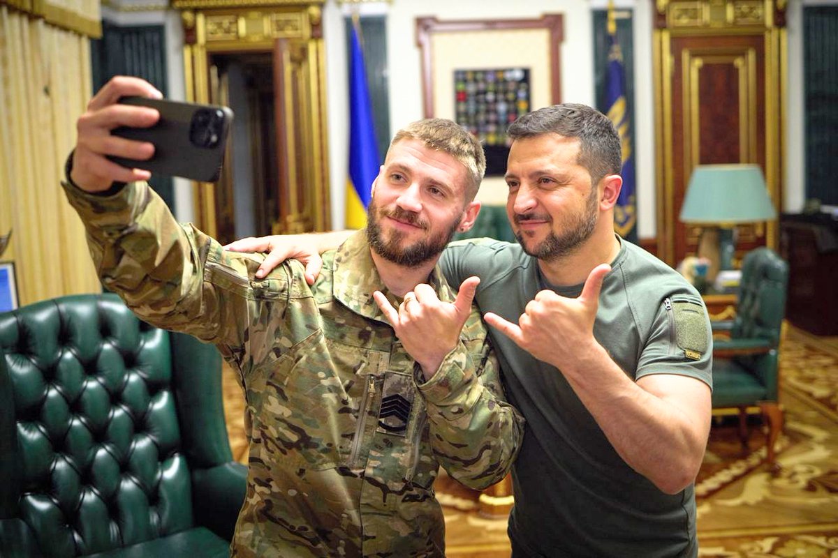 This is what a real leader looks like. ❤️

#ZelenskyyWarHero all day every day ❤️‍🔥👑