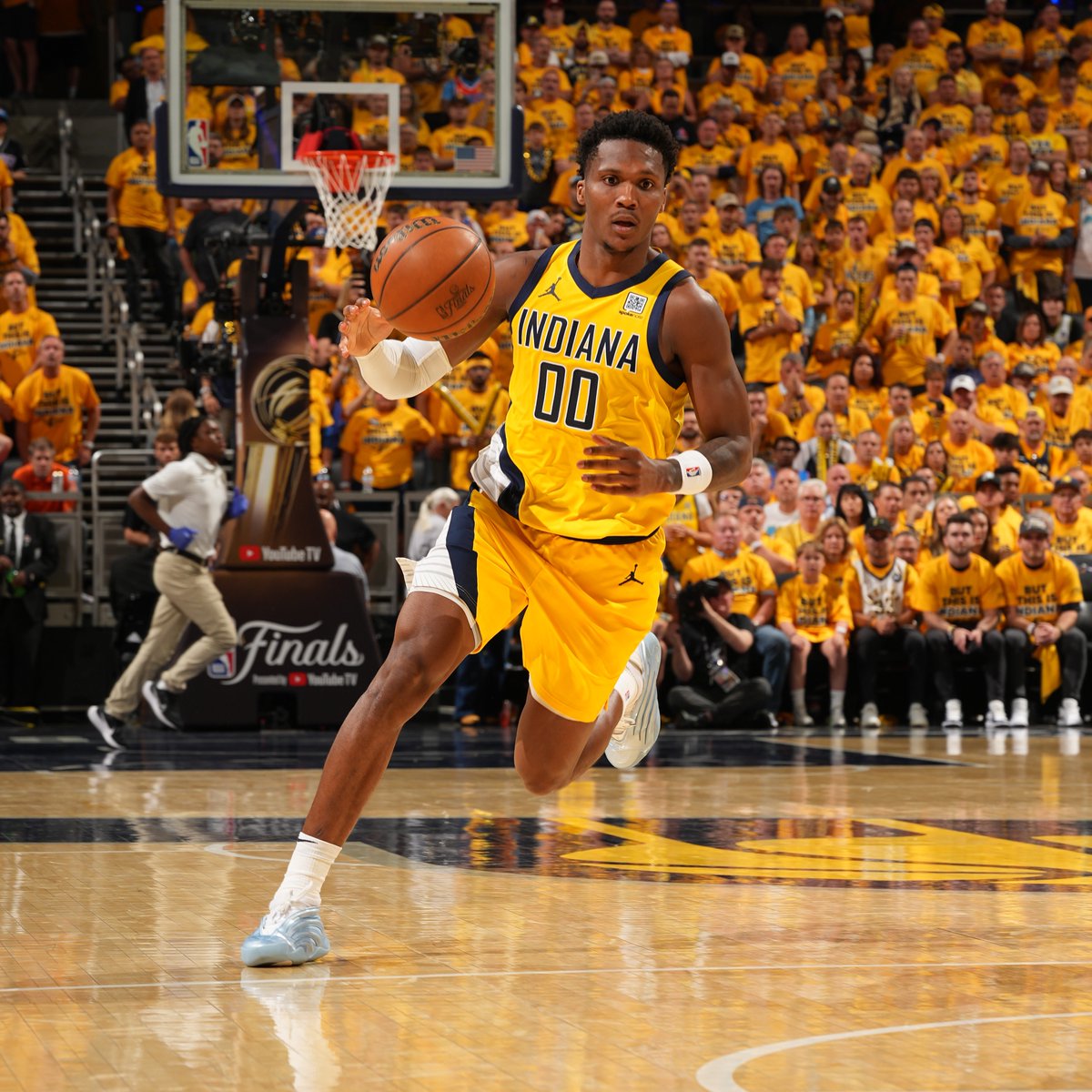 50NuancesDeNBA's tweet image. Benn Mathurin qui monte sur la troisième marche du podium des remplaçants ayant scoré le plus de points en Finals, all time...le dernier en date à avoir dépassé les 25 points ? Jason Terry en 2011 (encore un parallèle avec ces Mavs 2011)...

All time, le classement c'est :

🥇…