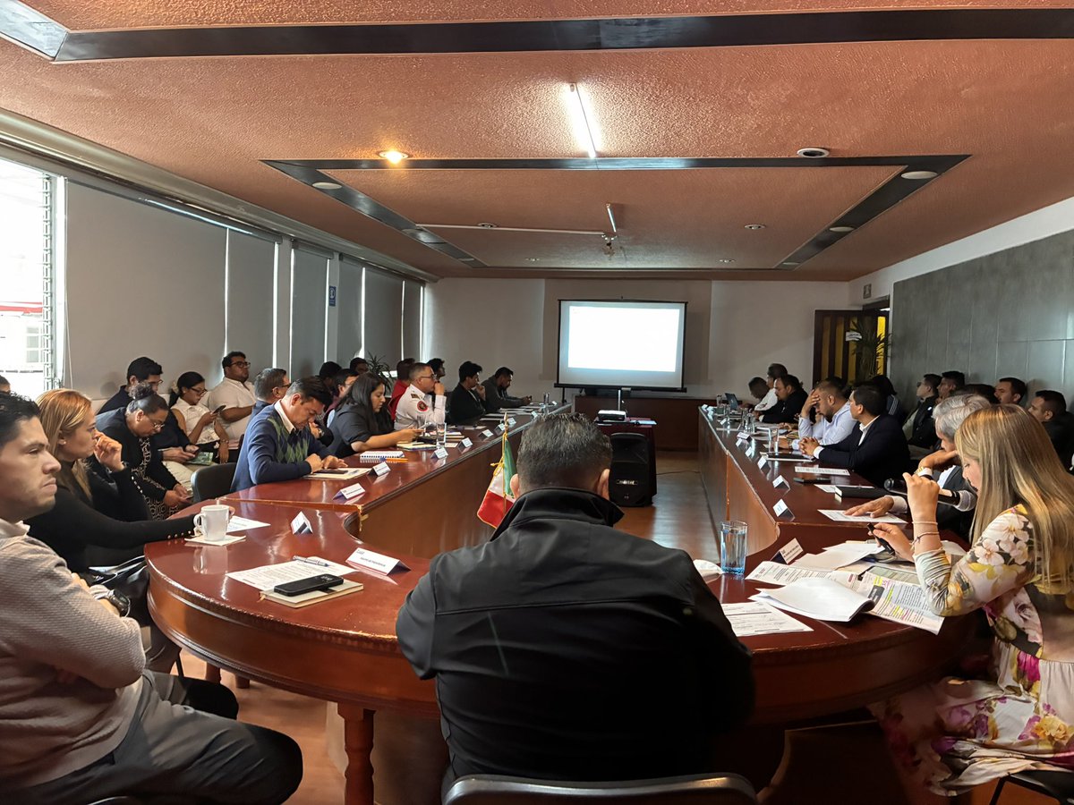 Mario_MedinaP's tweet photo. Camaradas atendiendo las instrucciones de nuestro presidente municipal Ricardo Morenos Bastida, aquí les comparto el link de los pormenores de esta gran y productiva mesa de trabajo con diferentes áreas del ayuntamiento de Toluca. Just@s por el progreso.

https://t.co/nFV4TcxDyU https://t.co/vOnDi7OwX7