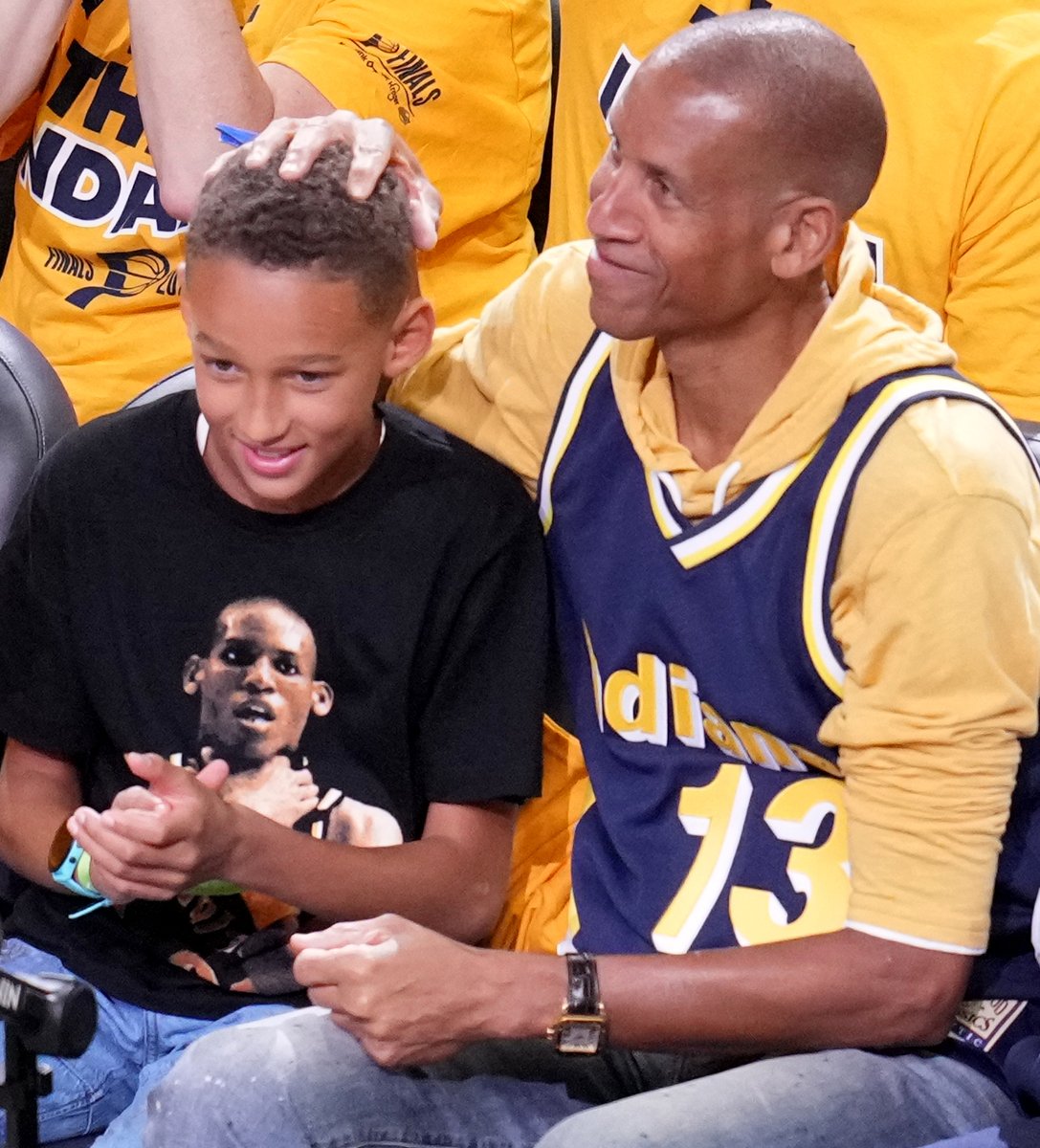 PHOTOS: Check out the scenes from a crazed <a href="/GainbridgeFH/">Gainbridge Fieldhouse</a> as #Pacers take a 2-1 series lead in #NBAFinals. via <a href="/ctannous98/">Christine Tannous</a> &amp; <a href="/_graceephotos/">Grace Smith</a>: 

 indystar.com/picture-galler…