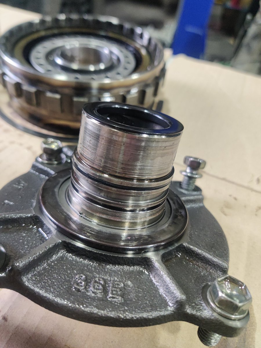 MiloBoynton's tweet photo. Toyota 4runner A340H transfer case. support flange OD and seals got mangled, limiting flow/pressure to the 2H clutch. Hoping to find a replacement locally soon! First major hurdle in the rebuild.
Still trying to figure out why this happened... https://t.co/f0kMSqGXzj
