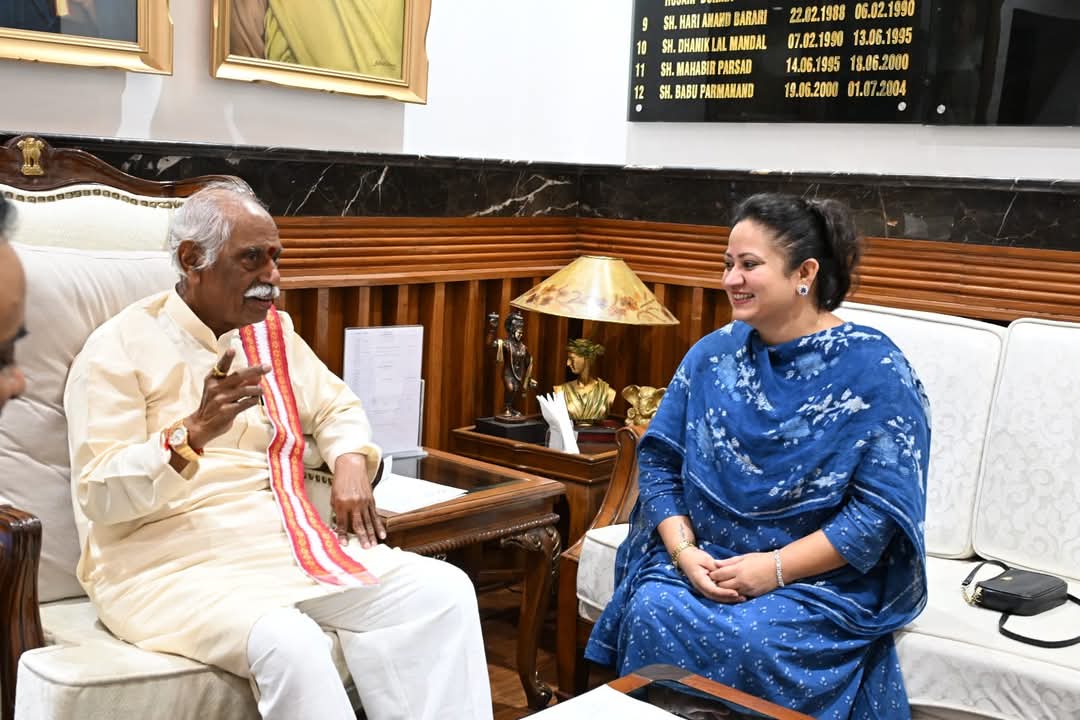 Arti Singh Rao (@artisinghrao) on Twitter photo हरियाणा के महामहिम राज्यपाल आदरणीय श्री बंडारू दत्तात्रेय जी आपको जन्मदिन की हार्दिक बधाई एवं शुभकामनाएं
ईश्वर से आपके उत्तम स्वास्थ्य एवं दीर्घायु जीवन की कामना करती हूँ l
<a href="/Dattatreya/">Bandaru Dattatreya</a> हरियाणा के महामहिम राज्यपाल आदरणीय श्री बंडारू दत्तात्रेय जी आपको जन्मदिन की हार्दिक बधाई एवं शुभकामनाएं
ईश्वर से आपके उत्तम स्वास्थ्य एवं दीर्घायु जीवन की कामना करती हूँ l
<a href="/Dattatreya/">Bandaru Dattatreya</a>