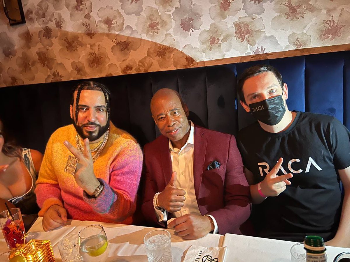 Hugchio_raca's tweet photo. 🫡 #Raca Family We are ready to meet you #NYC  🗽 @NYCMayor 🎉

@RACA_3 #Raca $Raca @FFam555 @MPB_USM @USMverse @mayemusk @ericadamsfornyc @FrencHMonTanA #OKX @AlexArtio @Draca_3 #AI @KodaRobotDog @JAZ_network @JAZ_DID #Web3 #DeFi #GameFi @bsf_ai #BNB #BTC #ETH #Binance https://t.co/JH2DvzuDR1