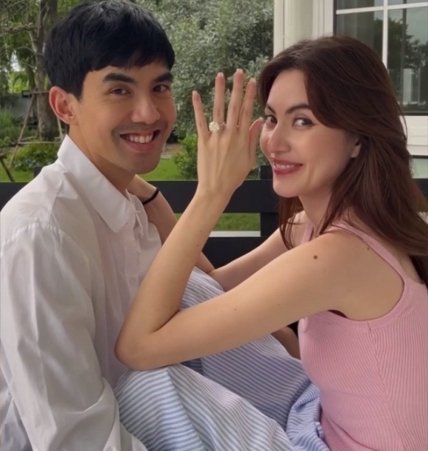 JewelrySeree's tweet photo. ขอแสดงความยินดีจากใจ
กับ คุณใหม่ ดาวิกาและ
คุณเต๋อ ฉันทวิชช์
”เพชรเสรี“เชิญชวน FC มา
ทาย น้ำหนักเพชรเม็ดโตว่ากี่กระรัต
จากแหวนของคุณใหม่กันค่ะ 
(ไม่รวมทศนิยม)
ท่านใดทายถูกต้อง ตรงเป๊ะ
หรือใกล้เคียงที่สุด ท่านแรก
และ กด Like กด Share 
โพสต์นี้ รับไปเลย แก้วน้ำ Starbuck สวยๆ 1 ใบ‼️ https://t.co/1T4nFf7LD0
