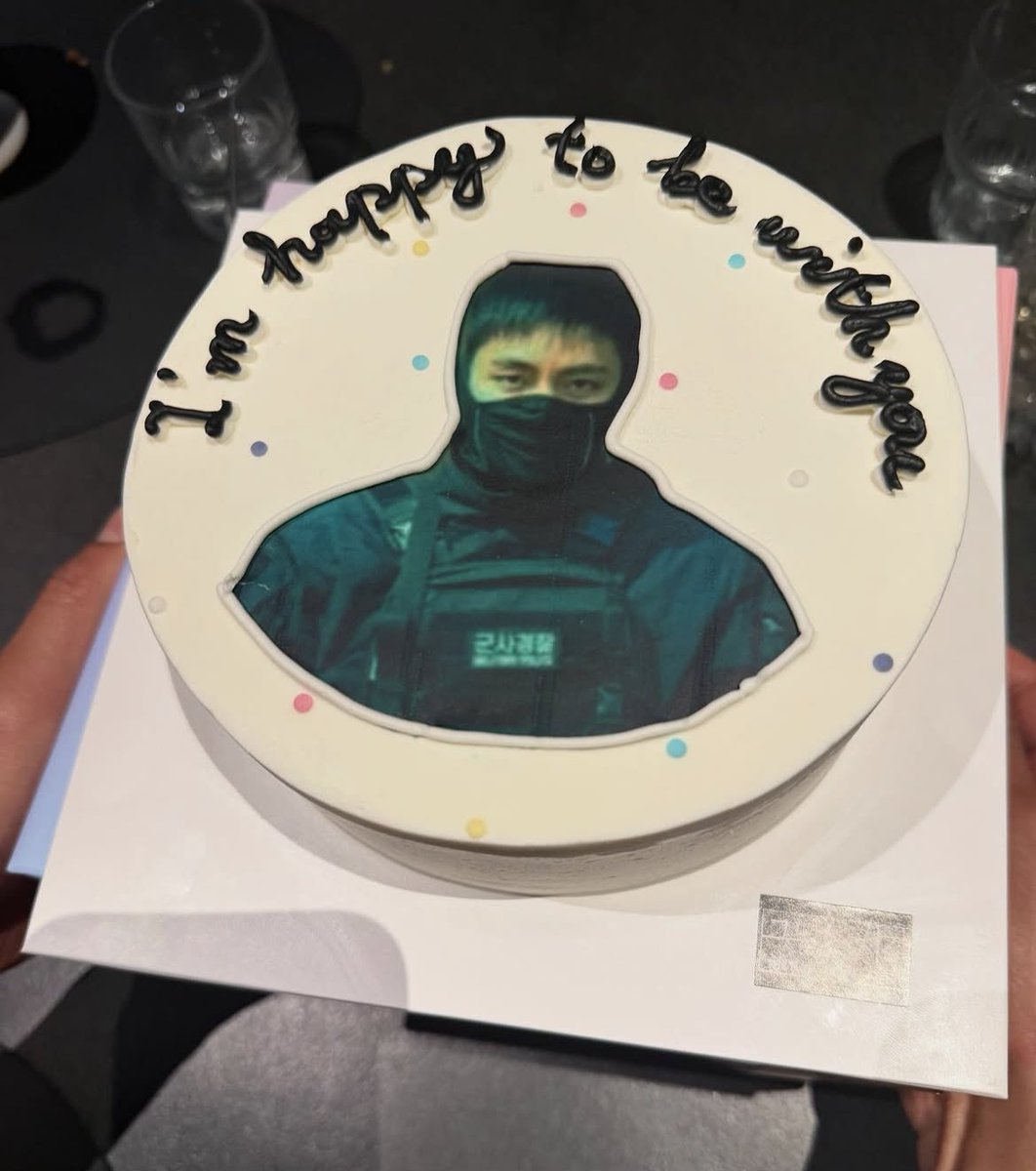 1lexusdenini6's tweet photo. Apparently, the cake was made last month (May). So, whose anniversary was that?🤔🤪 https://t.co/lG0FaHEH08